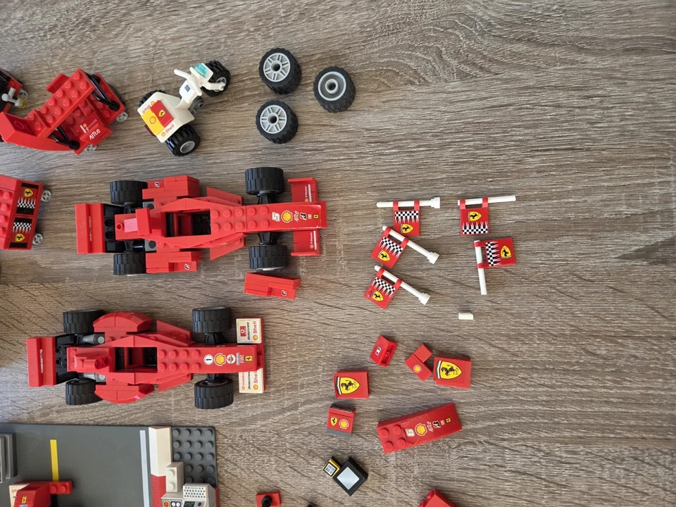 Lego Ferrari Konvolt -- Viele MINIFIGUREN ## WAGEN..TEILE - Bild 4 von 4