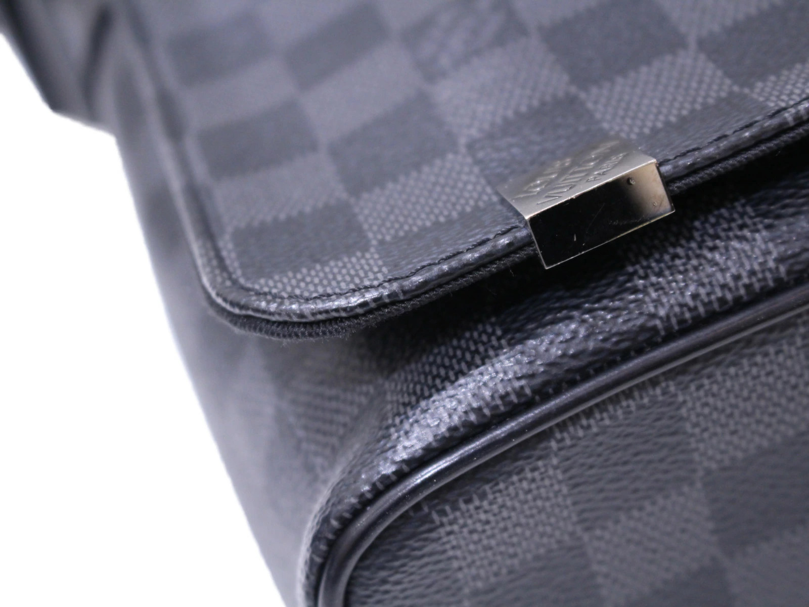 Louis Vuitton District NM Damier Graphite Black Shoulder Messenger Bag image 5