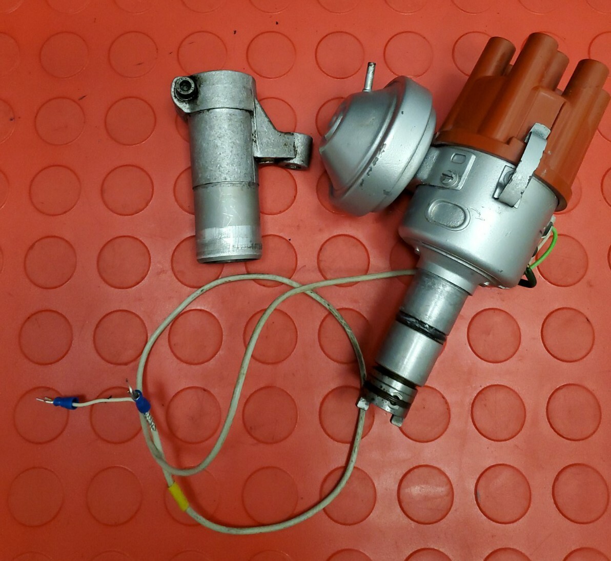 OEM Bosch Ignition Distributor Mercedes 0231187001 M180 W108 W111  