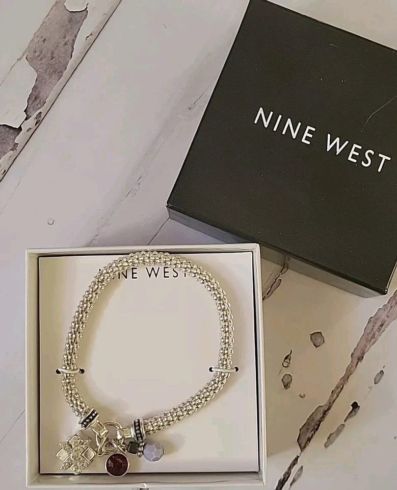 Pulsera Nine West Present Dijes con Cuentas Tono Plata Elastizada Vacaciones Nueva en Caja Foto 4 de 4