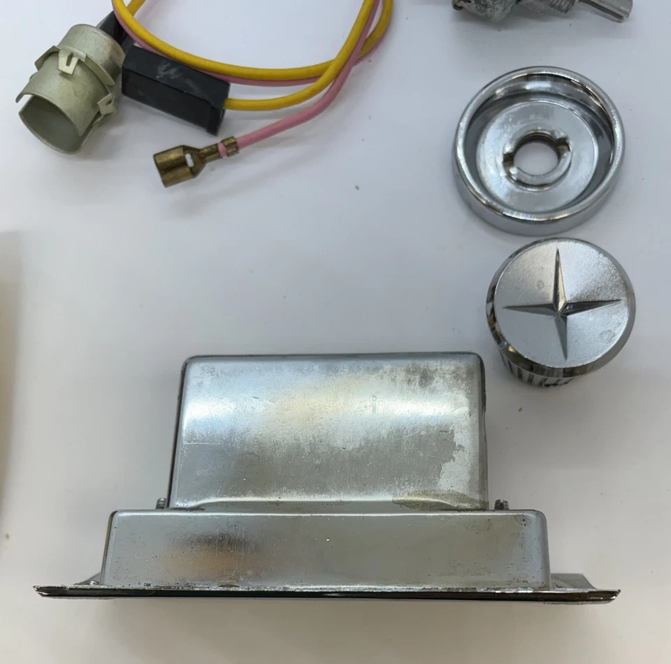 Desoto Dodge 880 1961-1964 Accesorios Mapa Luz Lámpara Paquete 2257726 Nuevo de Lote Antiguo Foto 4 de 4