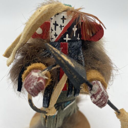Bambola vintage Navajo Kachina guerriero nativi americani firmata Fran Yazzie 5,5 - Foto 2 di 8