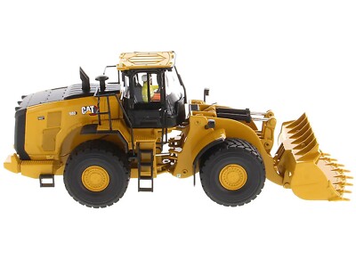 CAT CATERPILLAR 980 WHEEL LOADER WITH OPERATOR 1/50 BY DIECAST