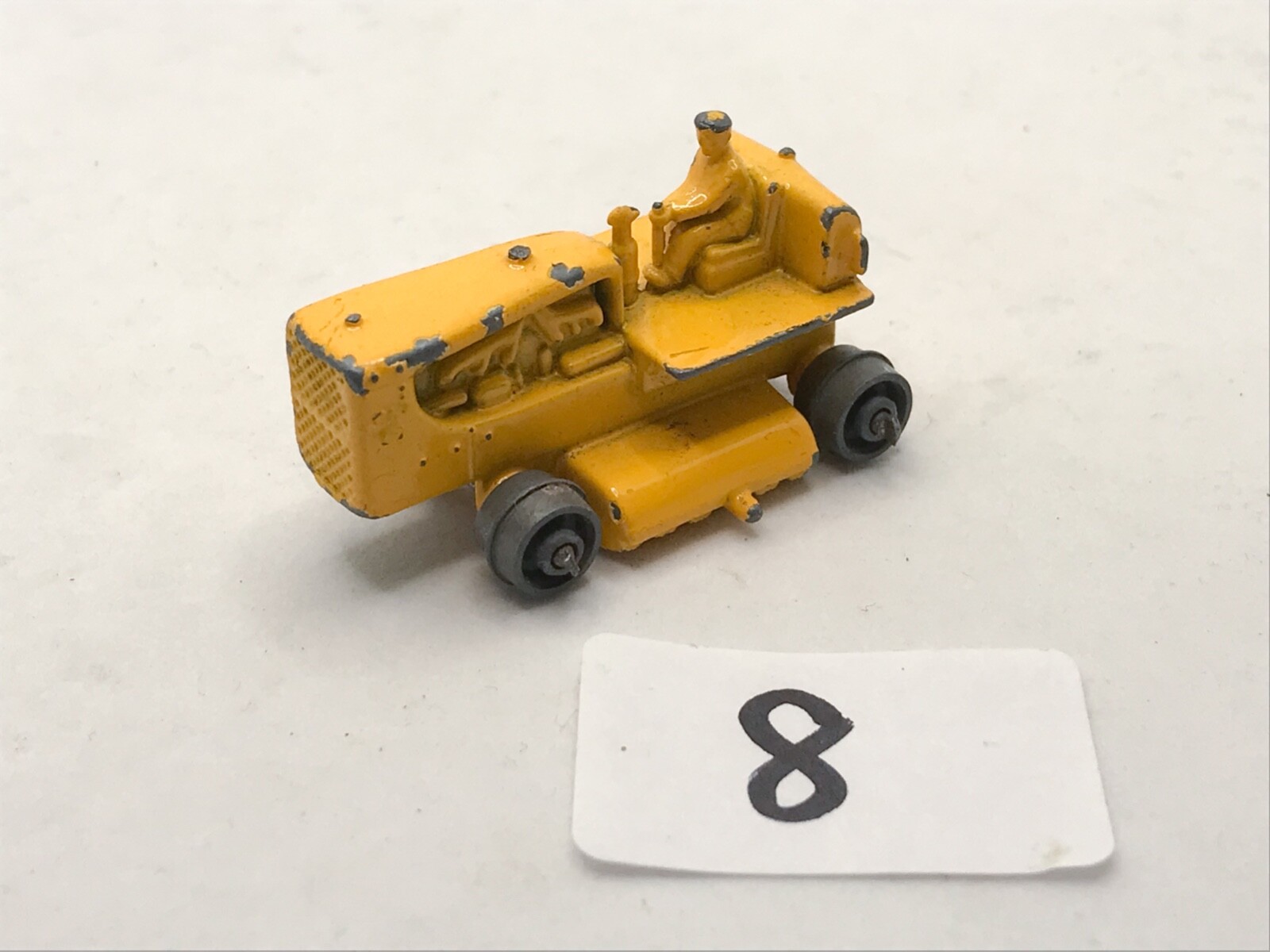 ミニカー MATCHBOX No.8 CATERPILLAR TRACTOR s-l400.jpg