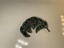 Albert Weiss Jewelry Brooch Emerald Green Rhinestone Leaf Feather Pin Vintage