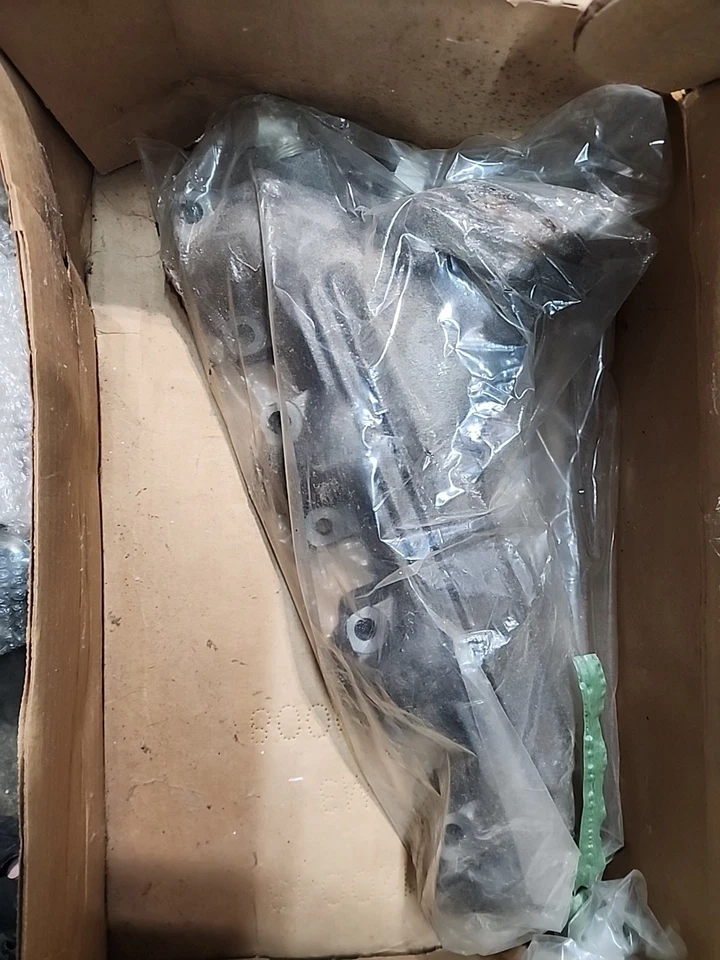 Nos Ford F4TZ-9431-C Exhaust Manifold Drivers Side - Image 2 of 2