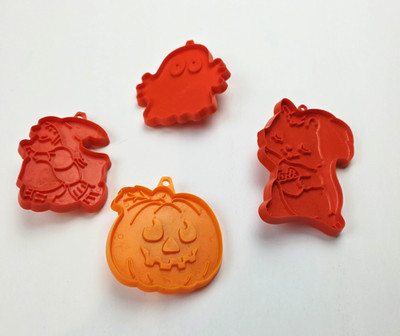 4 Hallmark Plastic Cookie Cutters Squirrel Ghost Witch Pumpkin Autumn Fall