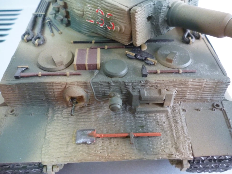 MAQUETA CONSTRUIDA Y PINTADA ESCALA 1/35 DEL TANQUE ALEMAN TIGER I LATE VERSION - Imagen 4 de 4