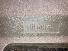 Royal Medallion Il Electronic Typewriter With Case thumbnail