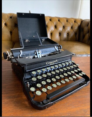 funktionierende, Corona Four 4 Schreibmaschine von 1927 mit DuPont DUCO Oberfläche und Koffer