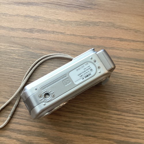 Samsung Digimax A7 7.0MP Digital Camera Silver Tested. Working. CAMERA ONLY. - Picture 4 of 5