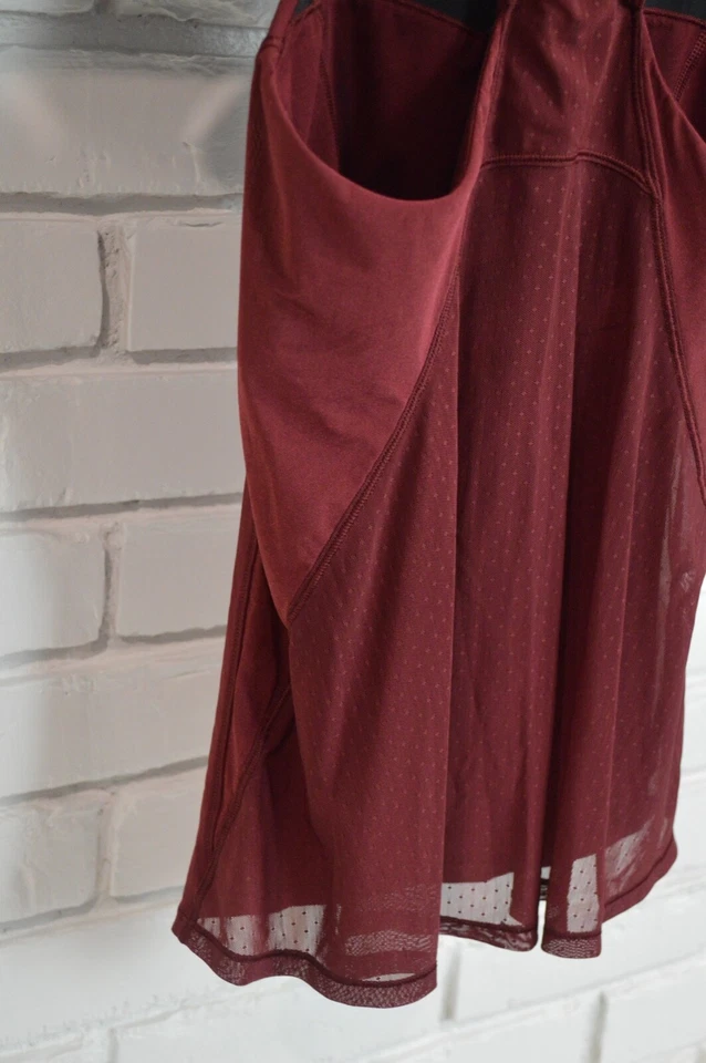 Бюстгальтер Lululemon размер 4 спортивный бордовый в горошек сетчатый бак полка хорошее состояние б/у - Изображение 4 из 4