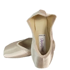 Russian Pointe Rubin Pointe Shoes Sz 34.5 W1 V2 - Flex Soft V-Cut Discontinued