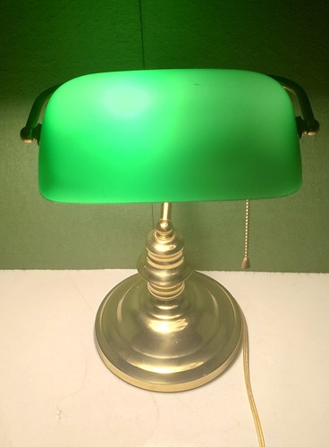 Vtg Mid Century Green/Emerald Glass Shade, Brass Base Bankers Table Lamp, 15"
