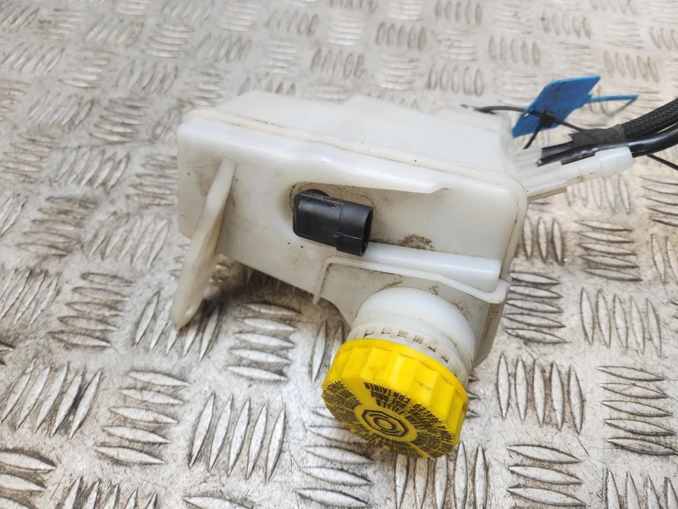 FIAT 500X BRAKE SYSTEM RESERVOIR TANK 1.6 DIESEL 2014 - 2022 - Image 4 of 4