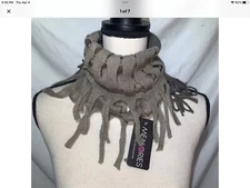 New, Memories Acrylic Infinity Winter Scarf Fringe Creative 2 Tone Khaki