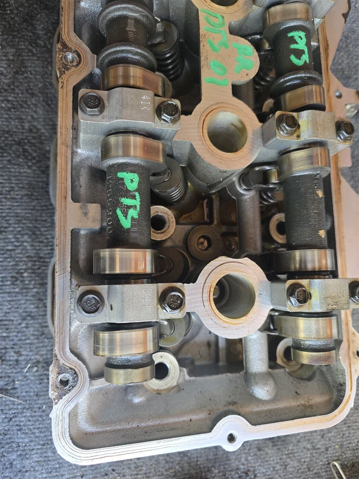 Cadillac DTS Deville 2000-2010 culata de motor trasera izquierda LH 12585774 fabricante de equipos originales Foto 2 de 4