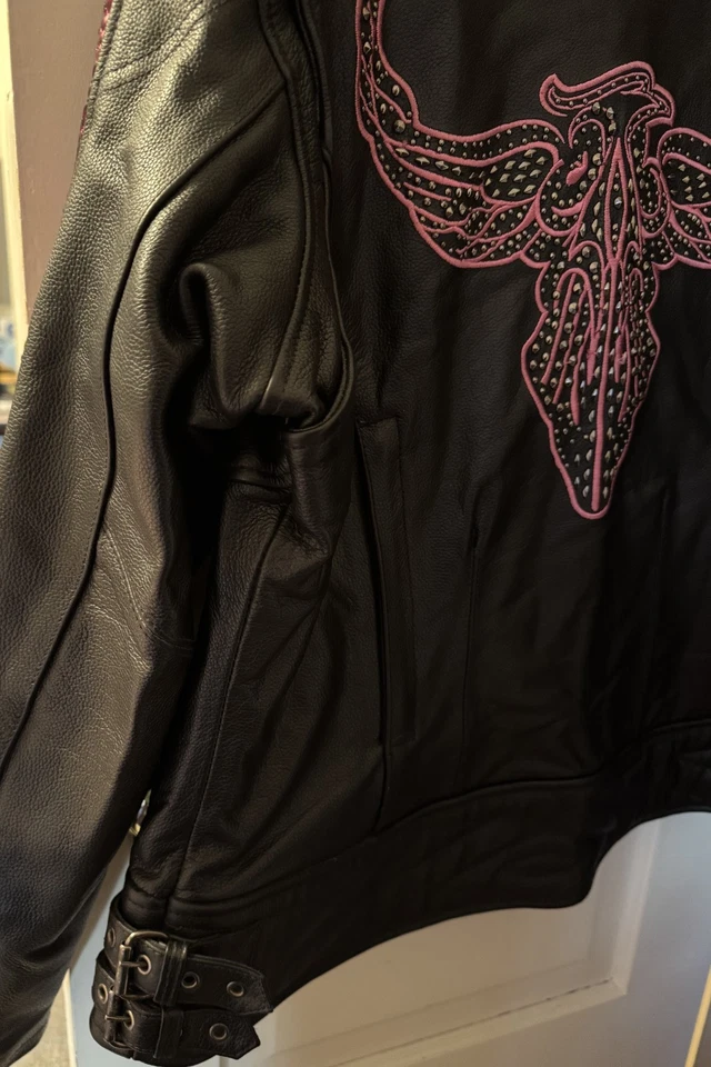 CHAQUETA MOTERA DE CUERO MILWAUKEE MUJER XL, NEGRA Y ROSA Foto 4 de 4