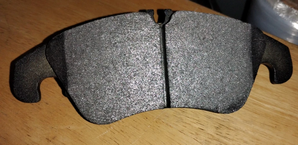 博世QuietCast前半金属刹车片套装适用于奥迪。 只是制动垫。  — 第 2/4 张图片