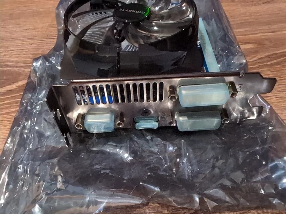 GIGABYTE NVIDIA GEFORCE GT 740 GV-N740D5OC-1GI VGA/DVI Graphics Video Card - Image 2 of 3