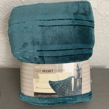 Life Comfort Luxe Velvet Throw Blanket 60in x 70in Vibrant Elegant Design Teal