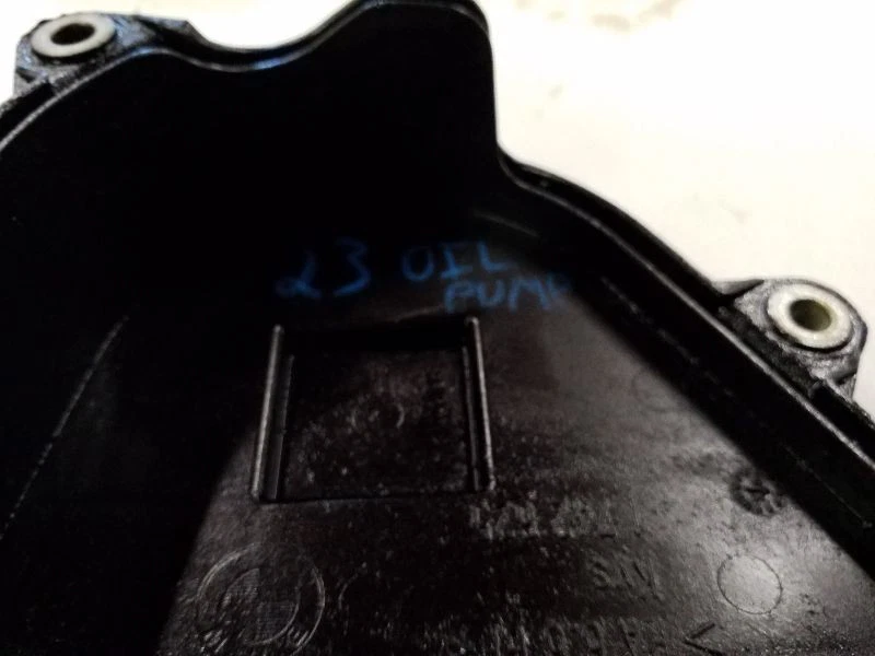 Cubierta de la caja de la bomba de aceite del motor 4,0 L | Se adapta a 93 94 BMW 740i Foto 2 de 4