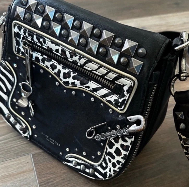 Raro** Bolso montura Marc Jacob’ Mashup con estampado animal. Foto 2 de 4