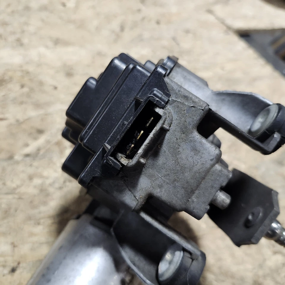 Conjunto y cubierta del motor limpiaparabrisas BUEN FABRICANTE DE EQUIPOS ORIGINALES 94-96 C4 Corvette BONITO LIMPIO Foto 2 de 4