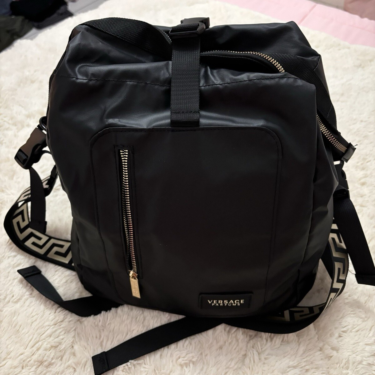 VERSACE PARFUMS Black and Gold backpack/travel bag.  In Like New Condition. VERSACE PARFUMS Black and Gold backpack/travel bag. In Like  main image 4