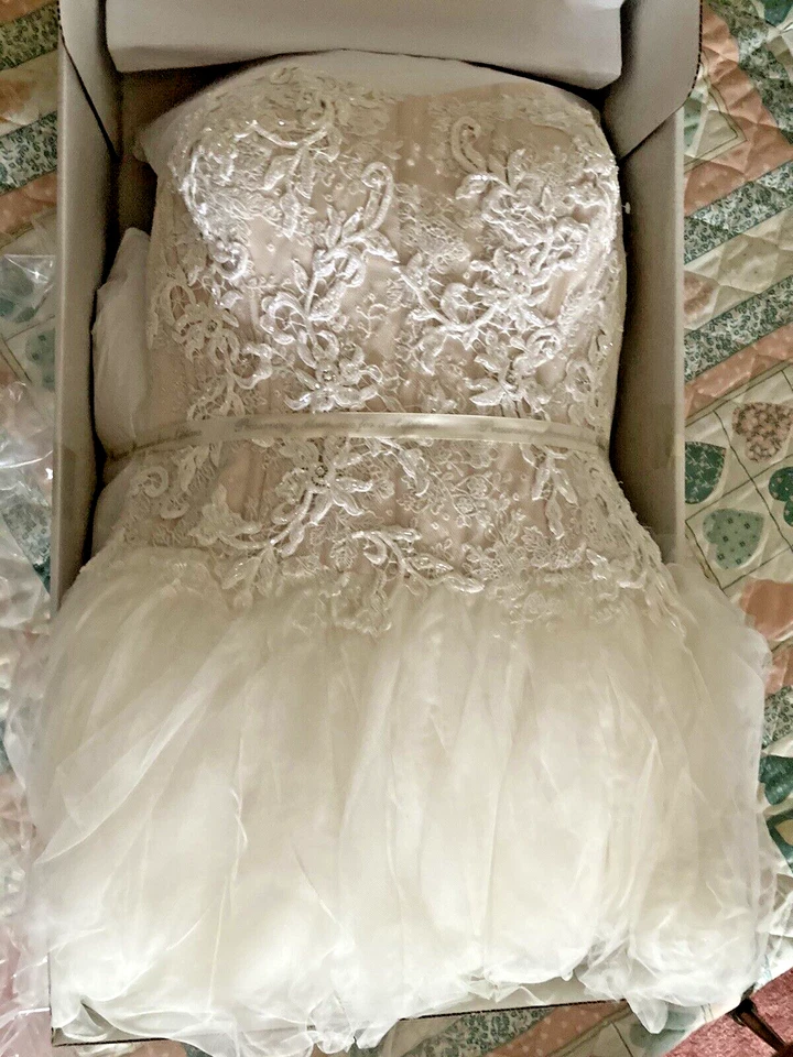 Vestido de novia Oleg Cassini marfil estilo CWG568 talla 16 Foto 2 de 4