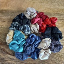12 Days Of Scrunchies Christmas Holiday Wreath Hair Tie Gift Set