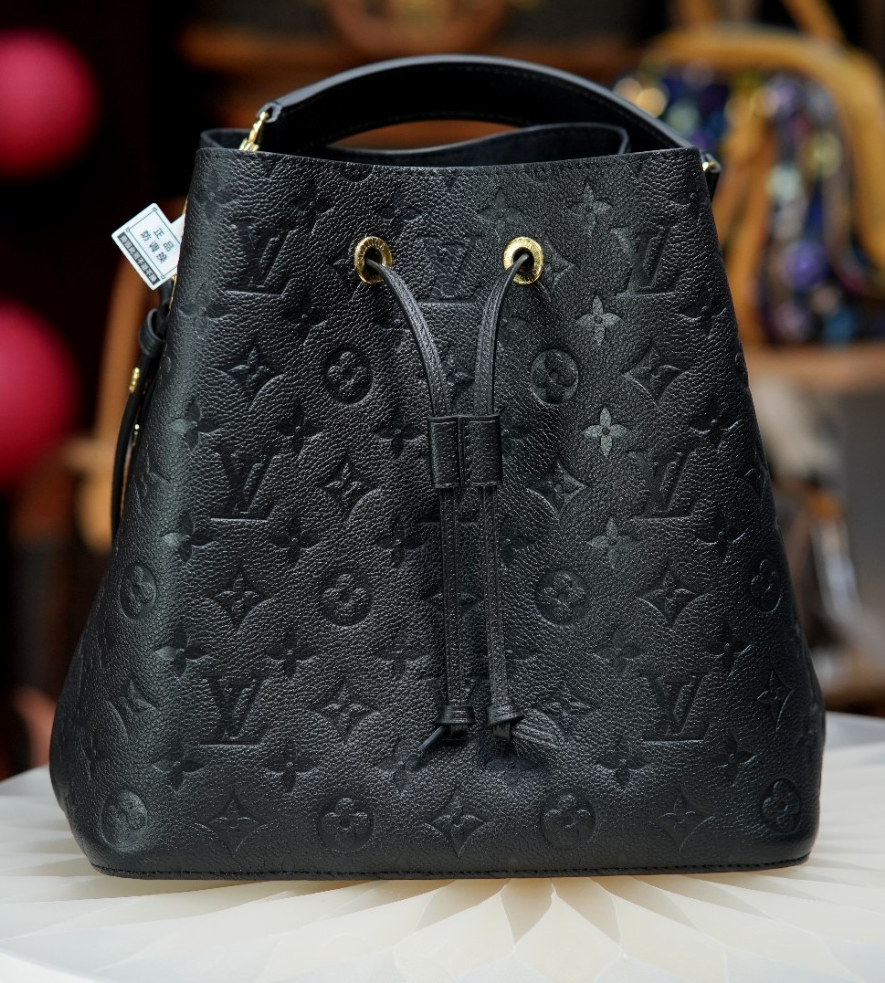 Louis Vuitton NéoNoé MM M45256 Black Empreinte Chip version
