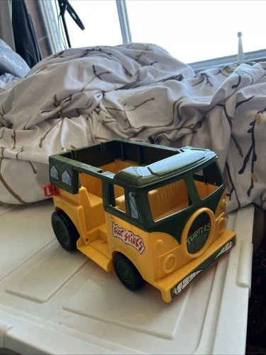 Teenage Mutant Ninja Turtles Party Wagon Van 1989 TMNT