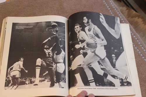 1970 "Championship NBA" 212-page basketball softcover book - Picture 5 of 5
