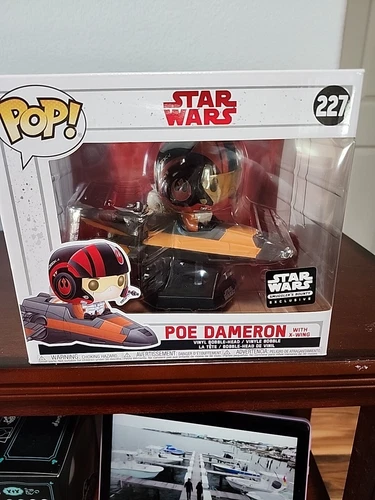 Smuggler's Bounty Funko Pop Star Wars Exclusive Poe Dameron with X-Wing #227