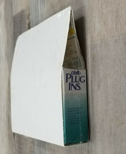 2 Pkgs Glade PlugIns Scented Gel Refills Tropical Mist 3 Refills Each - Total 6 - Picture 2 of 5