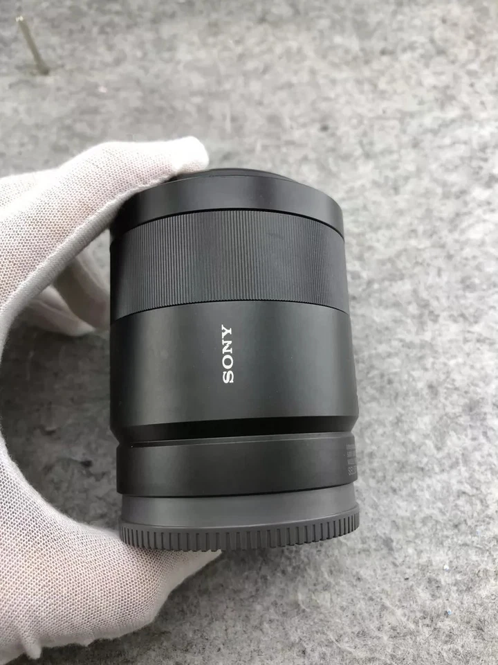 Sony Sonnar T FE 55mm F1.8 ZA Full-frame E-mount Prime Zeiss Lens SEL55F18Z - Image 2 of 4