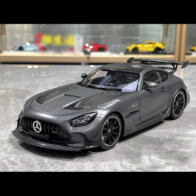 Minichamps 1:18 Mercedes-Benz AMG GT Black Series 2021 Gray