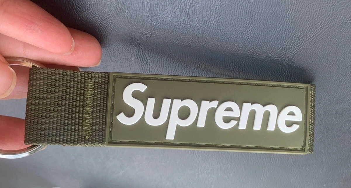 Porte clés sangle suprême olive clair