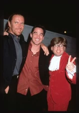 2000 RENNY HARLIN, DEAN CAIN & AUSTIN POWERS Candid Original 35mm Slide