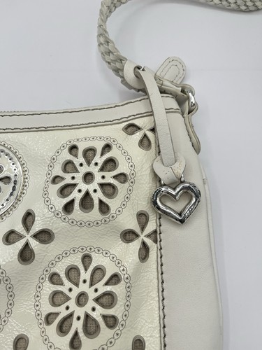 Bolso de Hombro/Bolso Bandolera Brighton Masterpiece Cuero Floral Recortado Crema - Imagen 4 de 19