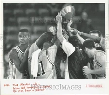 1991 Press Photo #40 Theo Mayhue & UAA Basketball Teammates at Shootout