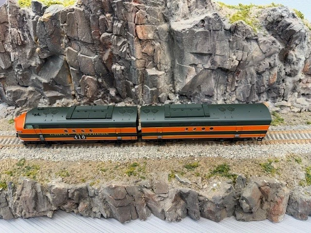 Intermountain Great Northern FT AB HO Locomotives #410 with DCC & Sound - Image 2 of 4