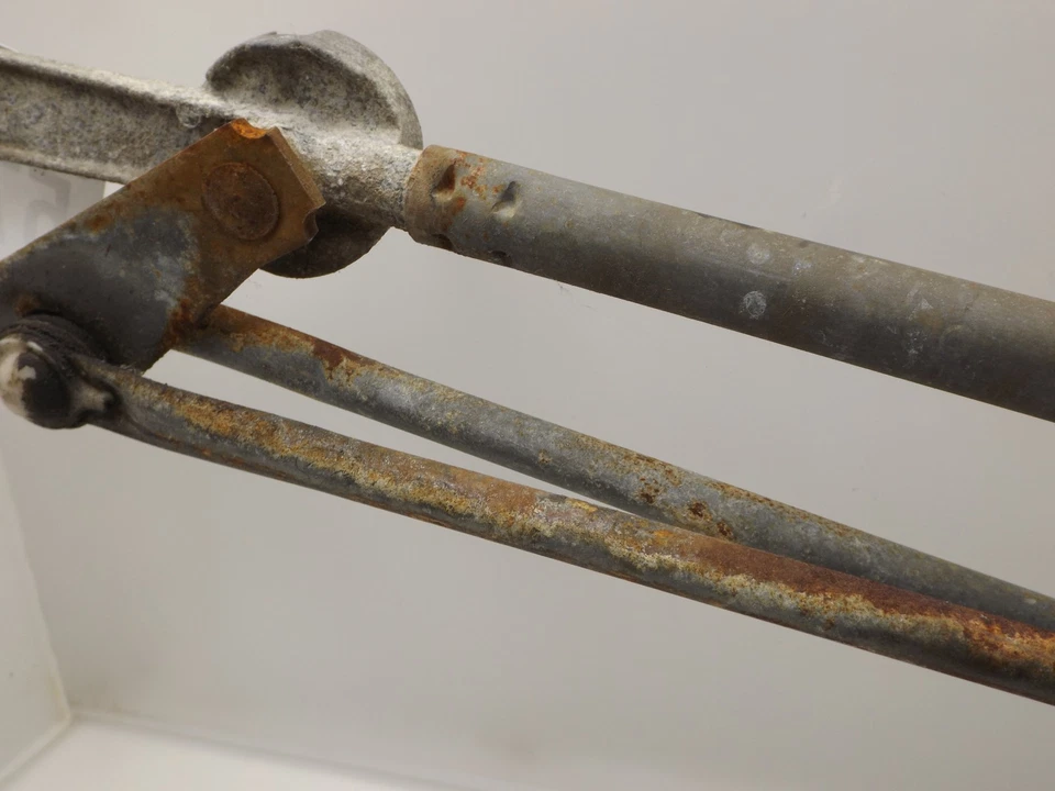 2006–2016 Chevrolet Impala Windshield Wiper Linkage Front Used OEM 19120737 - Изображение 3 из 4