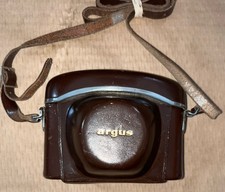 Vintage Argus V-100 Camera with Leather Case Excellent Condition.