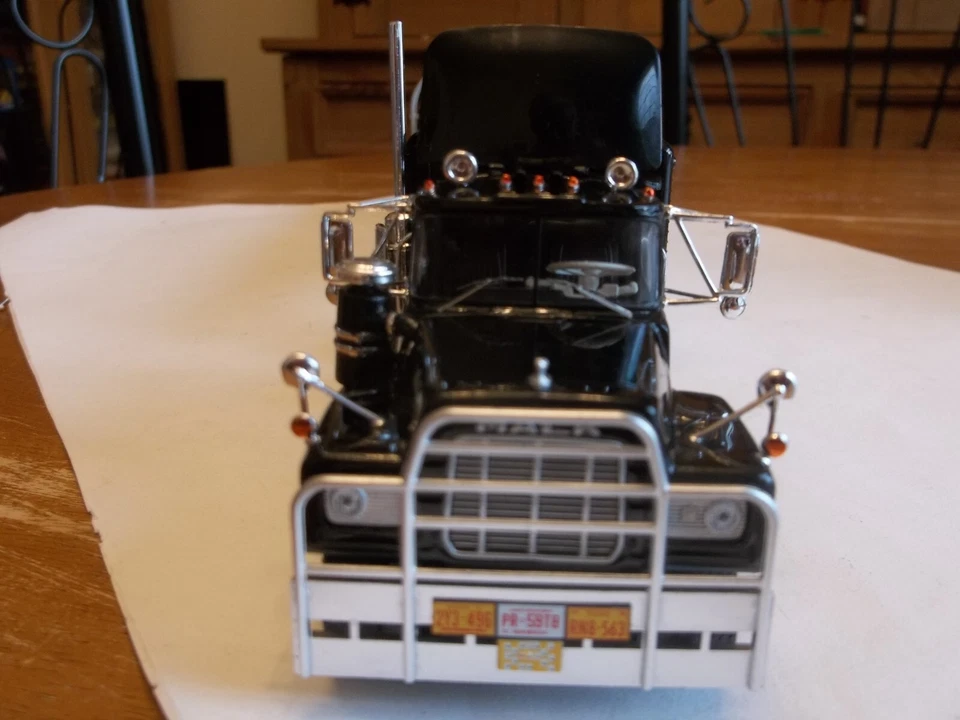 Camión de goma The CONVOY: IXO TR100 Mack R modificado + remolque personalizado - 1/43 Foto 4 de 4