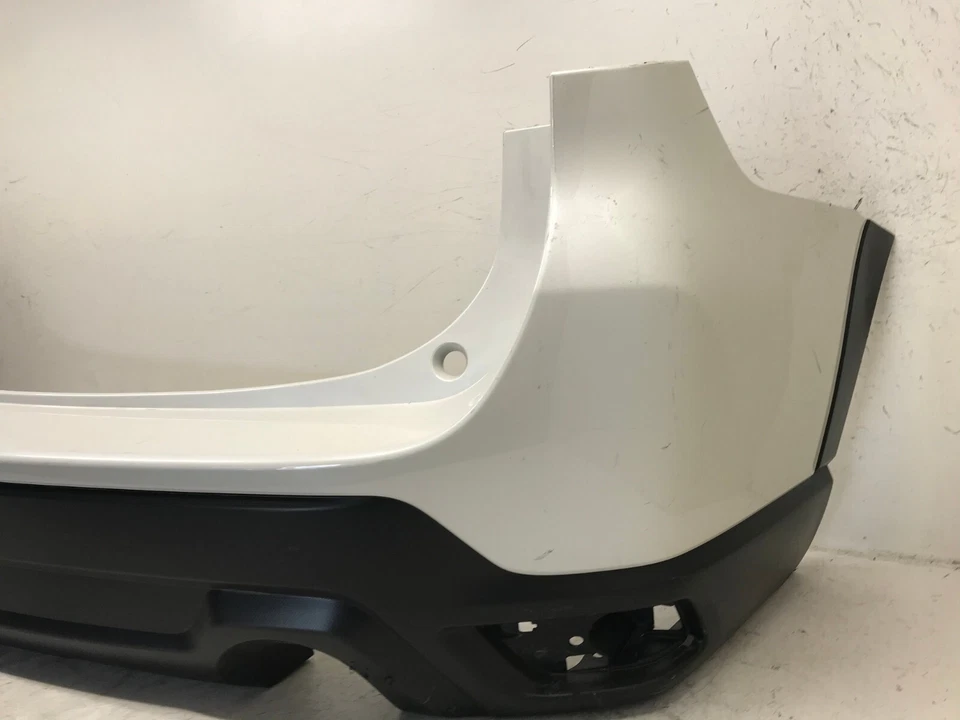 Cubierta de parachoques trasero blanca Subaru Forester Base Limited 2019 2020 57704SJ301 OEM Foto 2 de 4