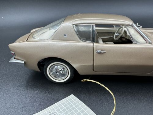 1963 Studebaker Avanti Franklin Mint 1/24 Scale Diecast Car - Picture 2 of 22