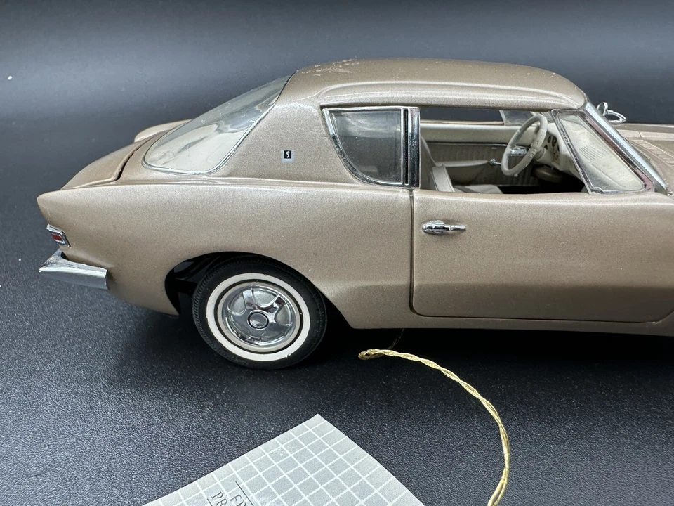 1963 Studebaker Avanti Franklin Mint 1/24 Scale Diecast Car - Image 2 of 4