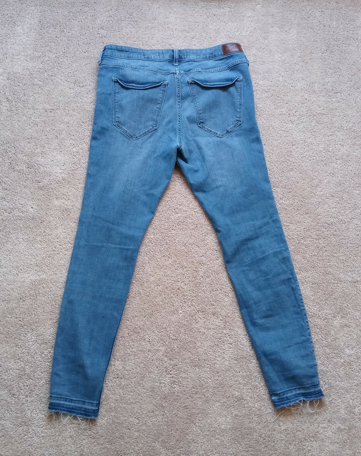 Hollister Ripped Mid-Rise Super Skinny 